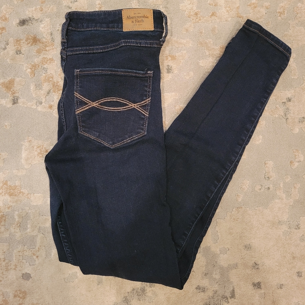 Womens/Juniors High Rise Jeans - size 4/27